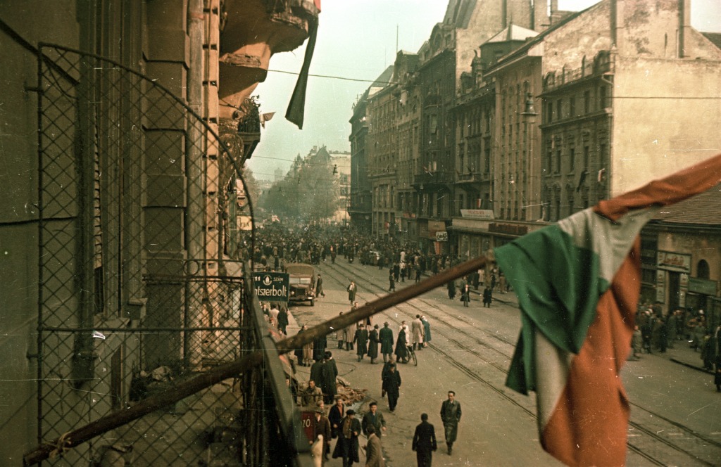 „Emlékük pedig elhomályosíthatatlan!” – 64 éve vonultak be a szovjet csapatok Budapestre