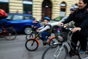 Amit minden várostervezőtől meg kéne kérdezni: engednéd itt biciklizni a gyerekedet?