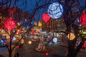 Így borult ünnepi fénybe Budapest – idén különleges, környezetbarát díszekkel