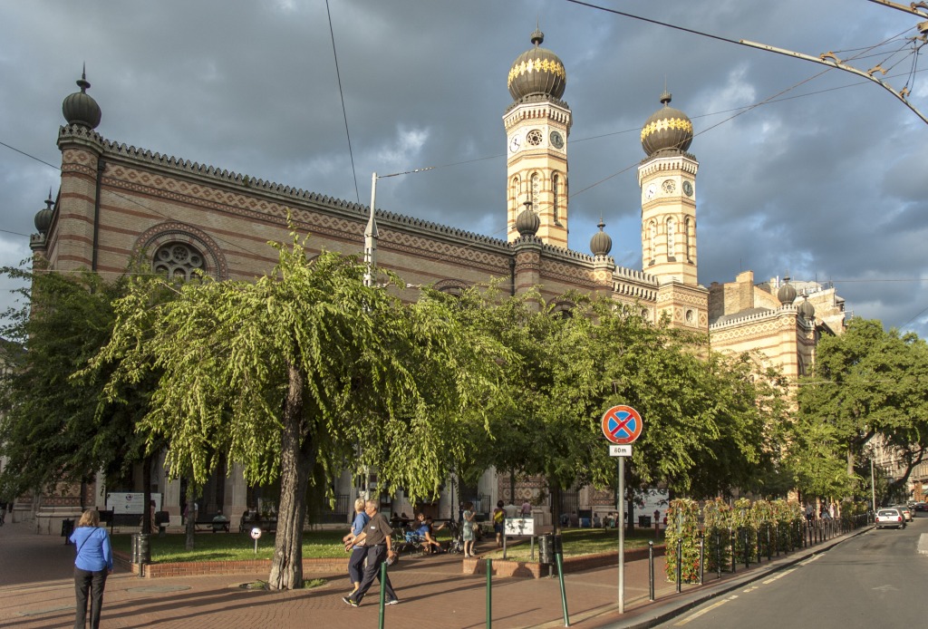 Van Budapestnek vallása?