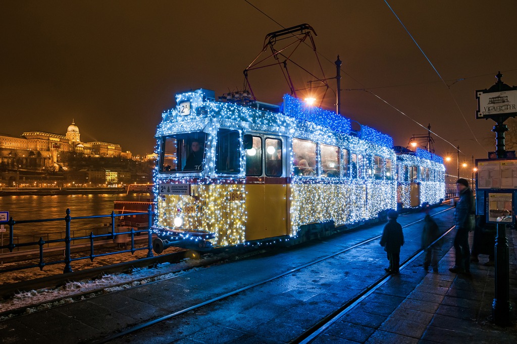 December 1-én indul a karácsonyi Fényvillamos Budapesten