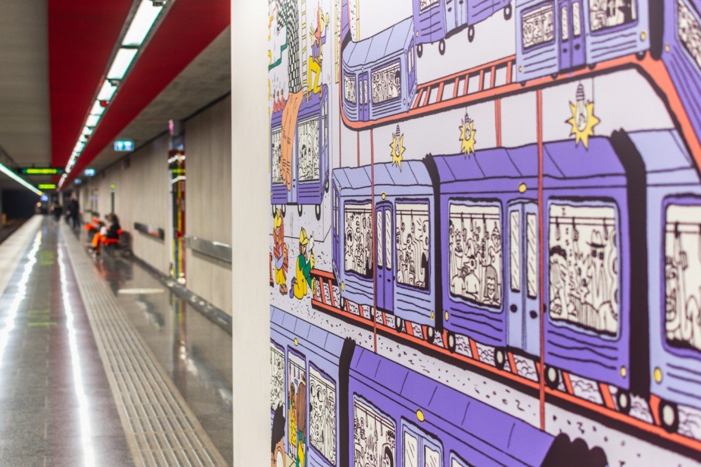 Lila elefánt a metróban? – Labrosse Dani grafikái kerültek ki a Dózsa György úti megállóba