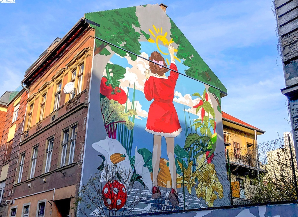 <strong>Az utca, amit megnyitottak a gyerekeknek – falfestményen Budapest első „játszó-utcája”</strong>