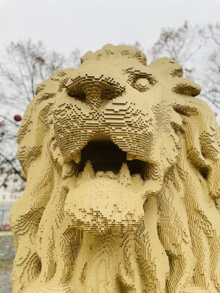 Titokban átsétált Pestre a LEGO oroszlán