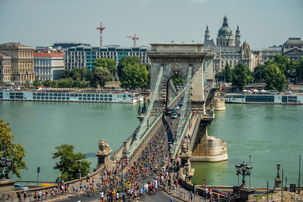 Világsztárok Budapesten: a fővárosban zárul a Tour de Hongrie